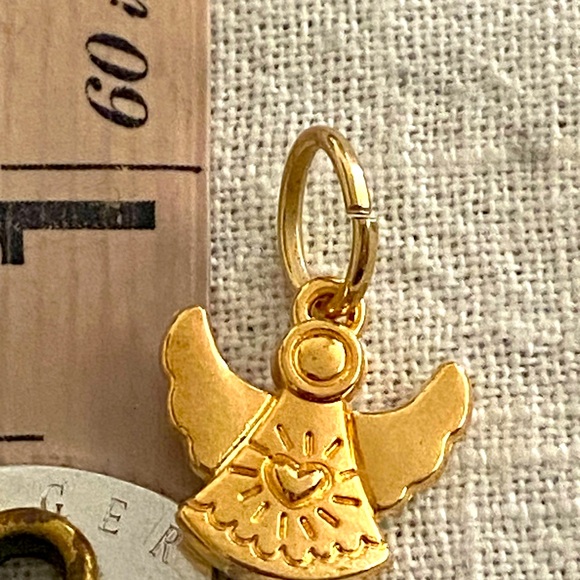 5/$10❤️❤️❤️NEW ROSE GOLD TONE ALLOY ANGEL CHARM PENDANT - Picture 2 of 2